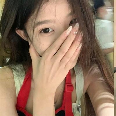 她比烟花寂寞